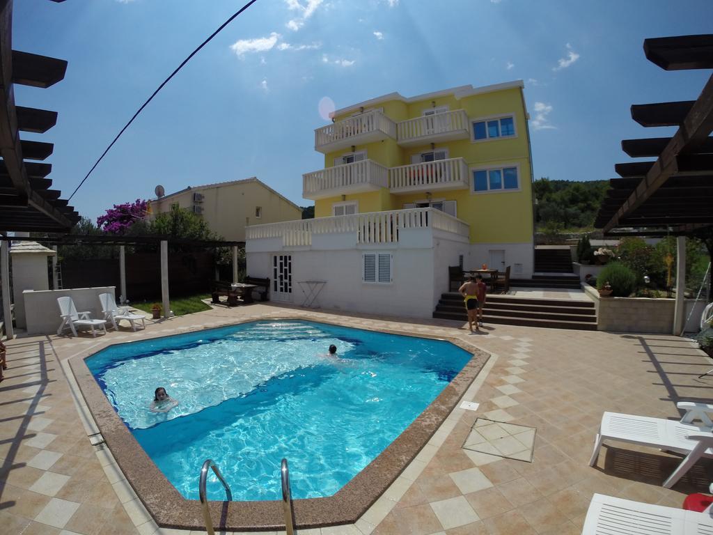 Apartments Romana Slatine Εξωτερικό φωτογραφία