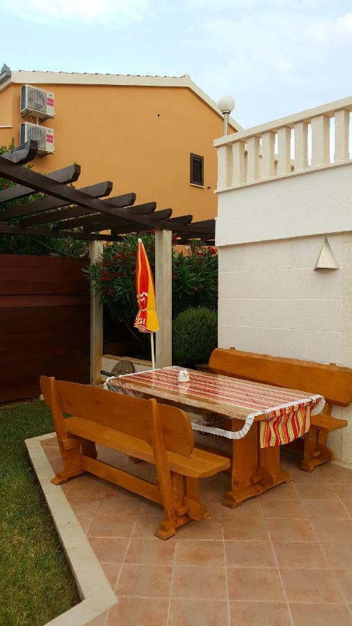 Apartments Romana Slatine Εξωτερικό φωτογραφία